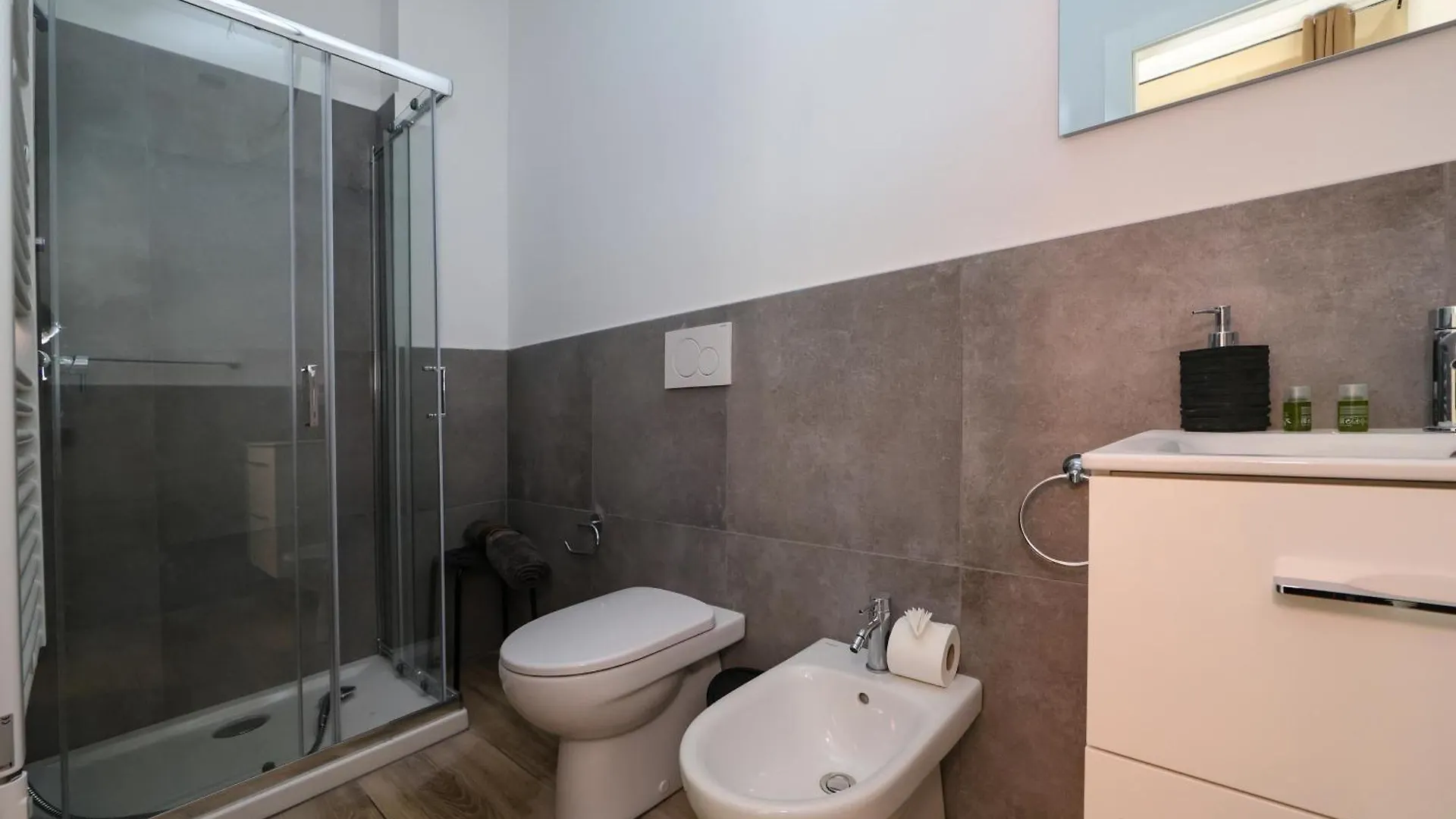 Residence Della Accademia Модена Апартаменты